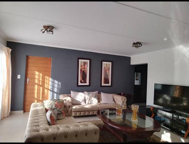 3 BEDROOM TOWNHOUSE FOR SALE IN GLEN MARAIS